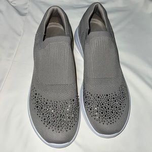 BANDOLINO Nikki Stretch Sneakers size 8.5